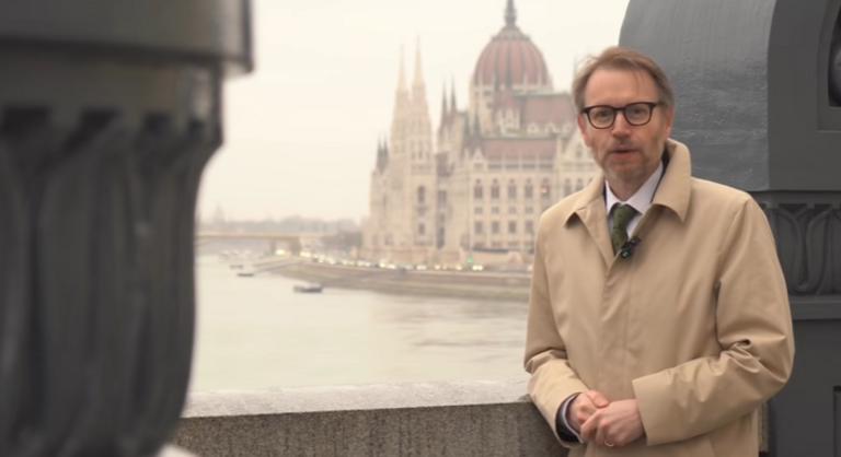József Attilától idézett a Lánchídon, így beszél magyarul a brit nagykövet