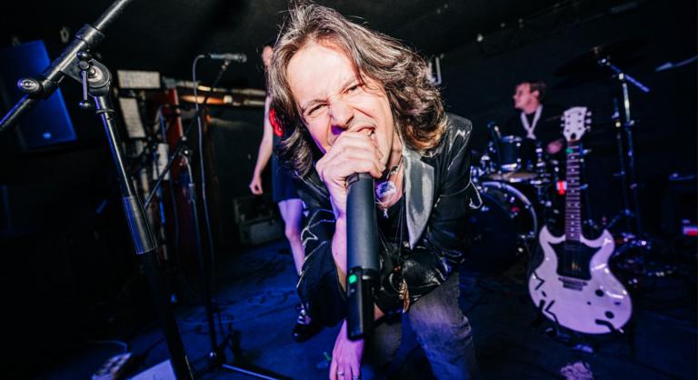 Az Adam Rimay rárúgta az ajtót Magyarországra, a korlátok lerombolására készül