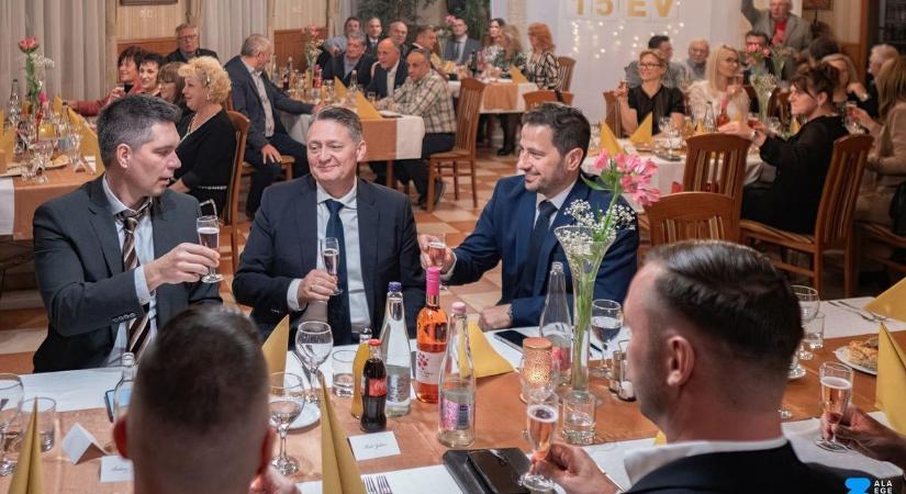 Csak magyarok tartozhatnak ebbe a zalai a klubba – fehér asztal mellett ünnepeltek