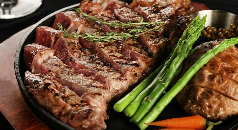 Egy vegetáriánus nő megkóstolta a steaket – a reakciója mindenkit meglepett