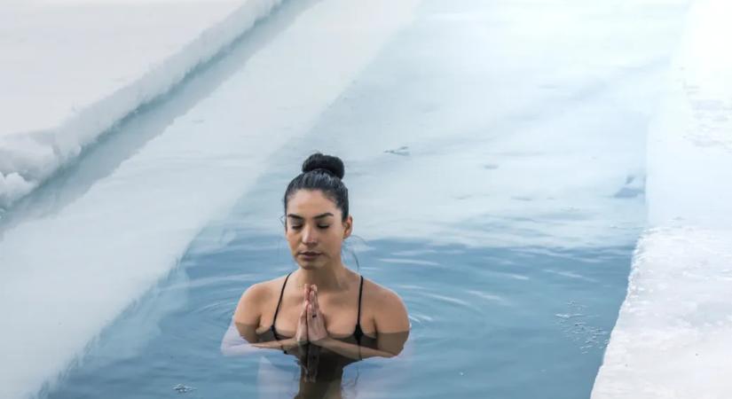 Miért merül egyre több ember jéghideg vízbe?