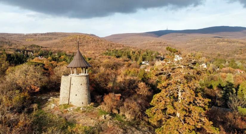 A mátrai két torony: a sárga óriás és a hegyes törpe