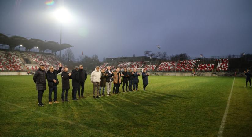 A város büszkesége: 25 éve lett bajnok a Dunaferr – így emlékeztek a legendák (videókkal, képgalériával)