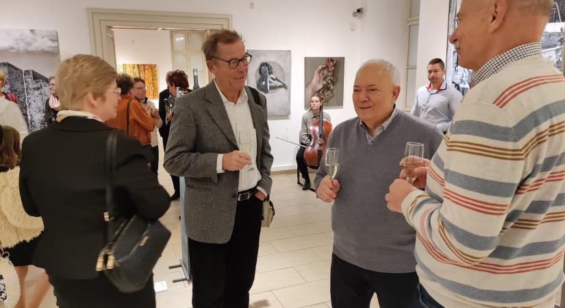 Jótékonysági zenés, pezsgős reggelit rendezett a Rotary Club az Őszi Tárlaton