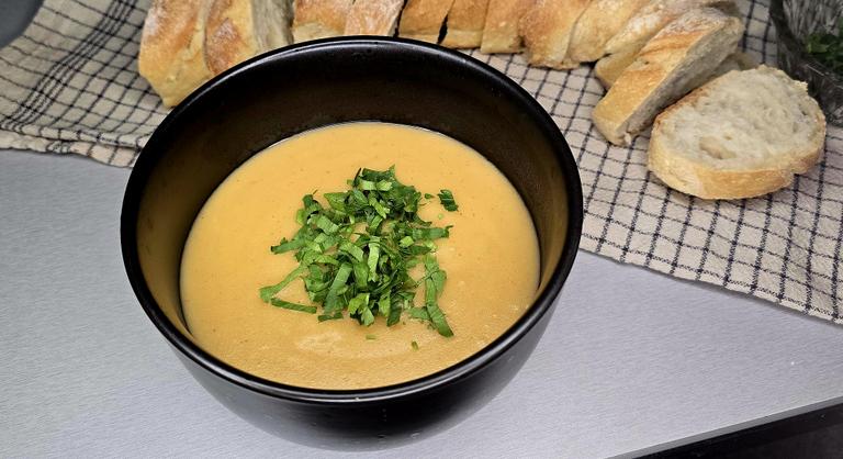 Csatatér lett a konyhám, a süteményem fegyverként is használható