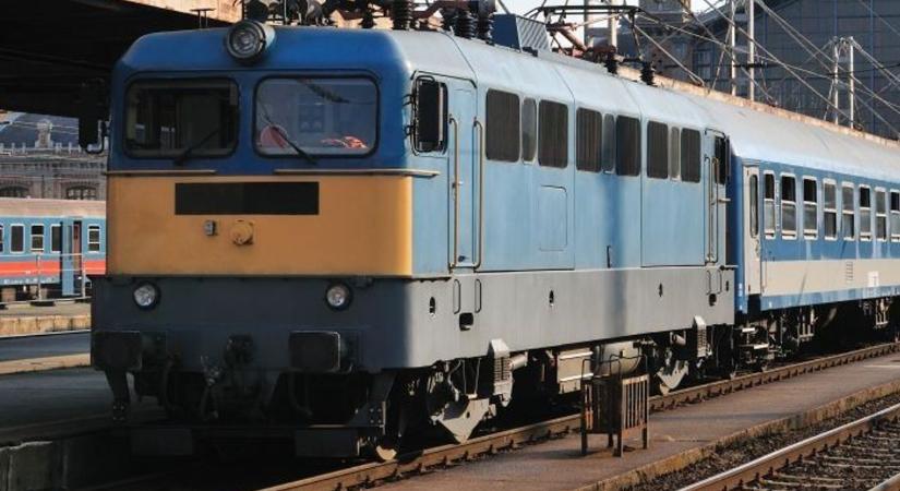 A MÁV felkészült a havazásra, de mindenki indulás előtt tájékozódjon