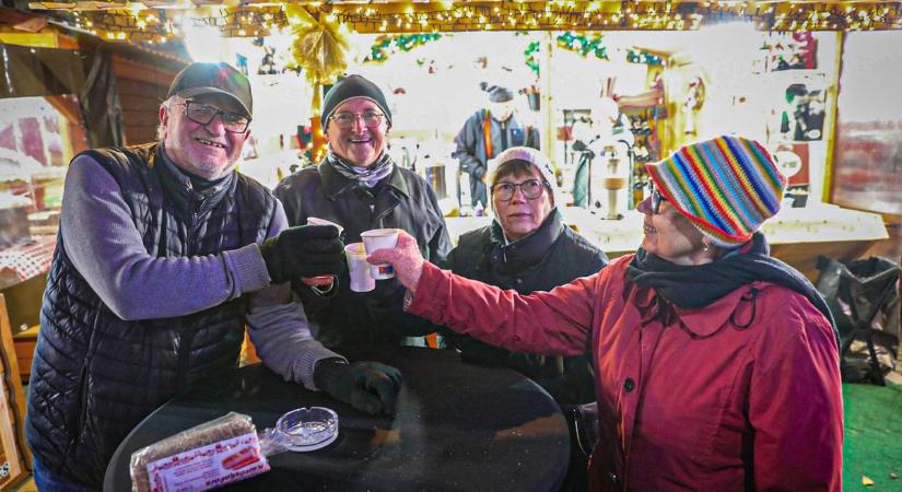 Forralt bor és kürtőskalács: körülnéztünk az adventi vásárban, és árakat is hoztunk! - fotók