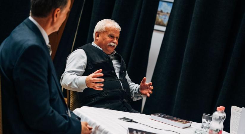 Nagy érdeklődés mellett mutatták be Hrubík Béla új könyvét Zsombón – galériával