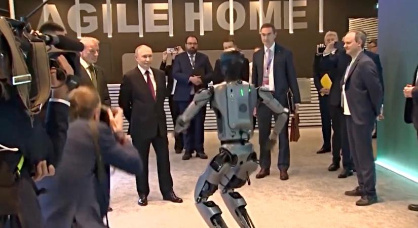 Videó: Vlagyimir Putyint nem hatotta meg a táncoló robot