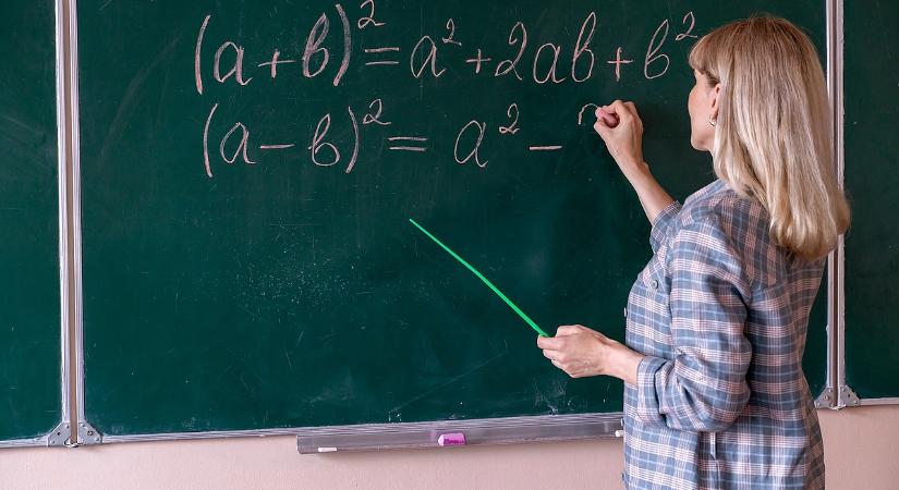 Kitálaltak a tanárok: a Belügyminisztériumhoz vonultak