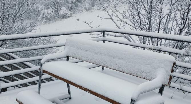 Ömlik a hó délnyugaton, már a 4-5 centit is eléri