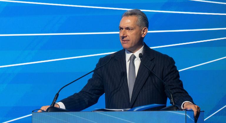 „Az ember zsebében kinyílik a svájci bicska” – Lázár János helyretett néhány állítást