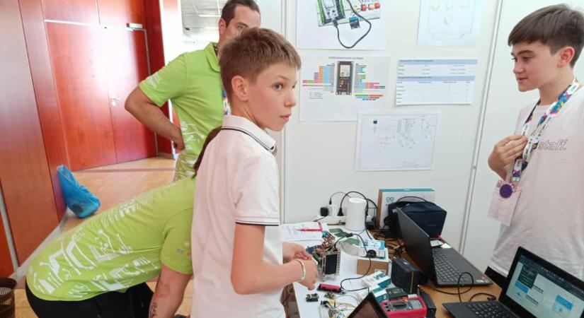 Világverseny döntőjében a 13 éves tatabányai diákok - mutatjuk, mit találtak fel a robotika segítségével