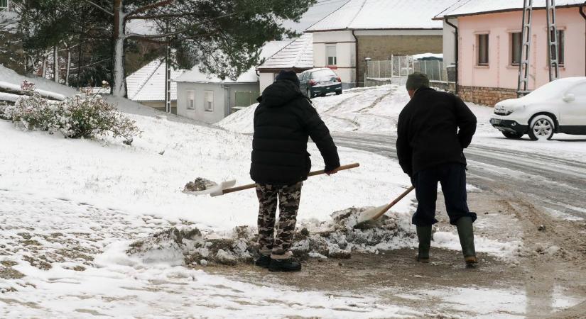 Kiadták a riasztást havazás miatt: estig nagy mennyiségű hó jöhet Veszprém megyébe!