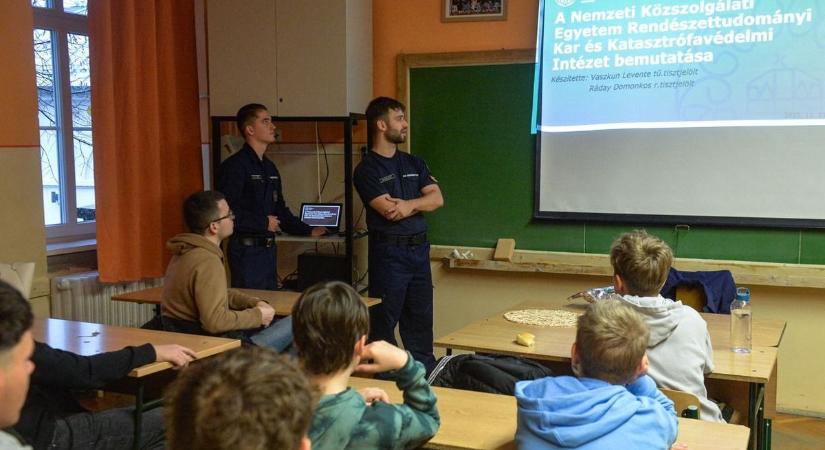 A berzés életérzés idén is összehozta a mai és az egykori diákokat