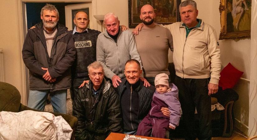 Újra együtt a dorozsmai futball nagyjai: megható pillanatok Aradi Emilnél