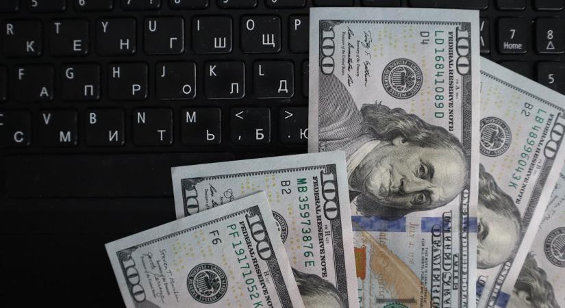 Az amerikai baloldal állta a telexes újságírók fizetését