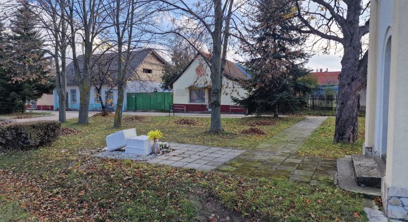 Hamarosan újra talpon a balesetben összedőlt, lerombolt mezőfalvi kőkereszt