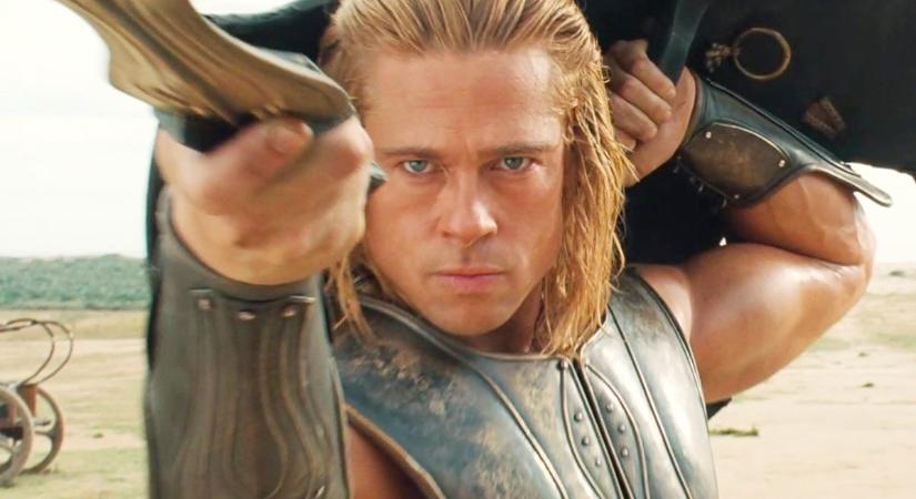 Eredetileg Christopher Nolan rendezte volna a 2004-es Tróját, de miután ezt elvették tőle, kárpótlásul megkapta a karrierje egyik legmeghatározóbb feladatát