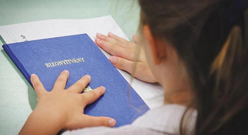 Megváltozik az egyik legfontosabb hivatalos dokumentum: ez lesz helyette