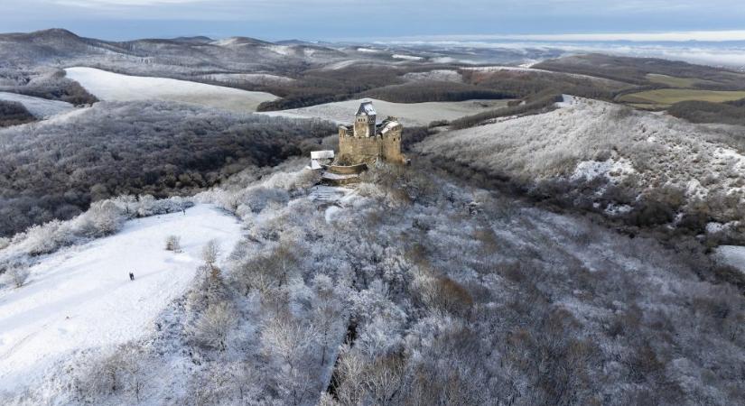 Ömlik a hó: csodás képek az egyre fehérebb országról