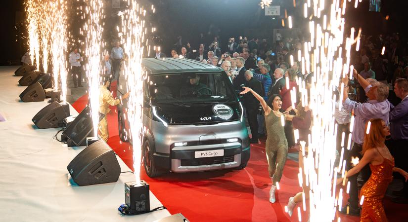 Ezt az autót választották az Év Furgonjának
