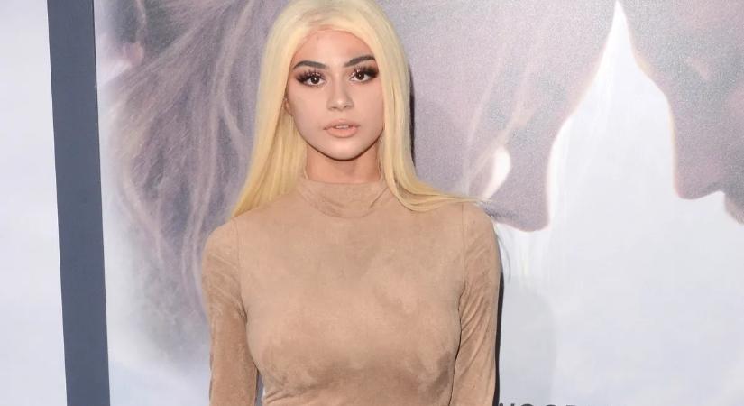 Kristen Hancher falatnyi felsőkben villantott- mutatjuk a szexi képeket