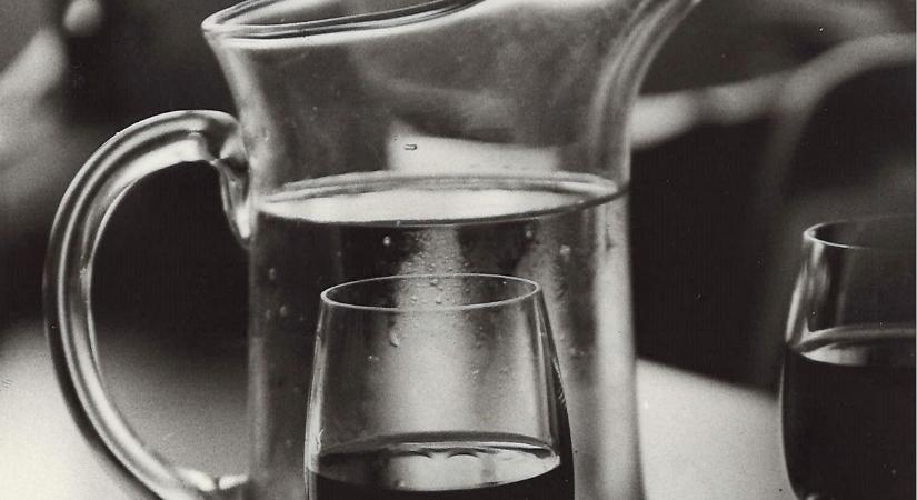 Három nagyfröccsért ajánlotta fel nővérét egy éjszakára – Vasvillával próbált elégtételt venni