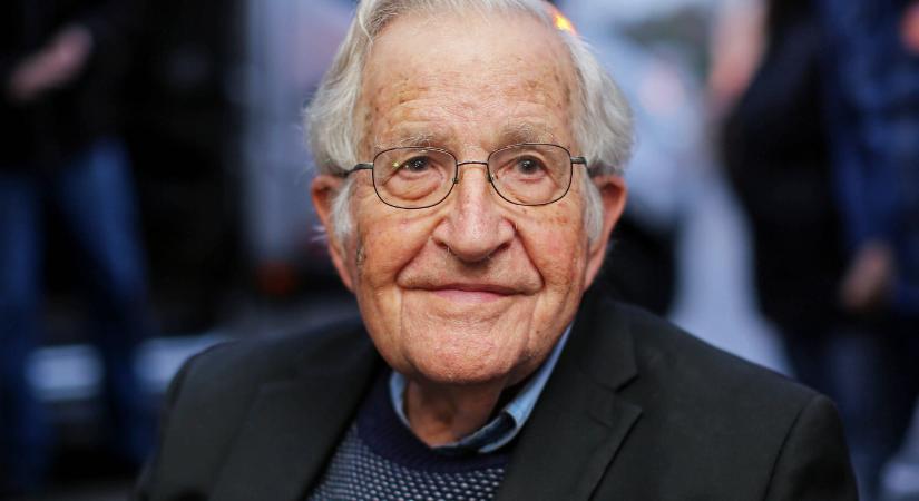 Sokkal szorosabb és intimebb kapcsolatban volt Noam Chomsky Jeffrey Epsteinnel mint eddig beszélt róla