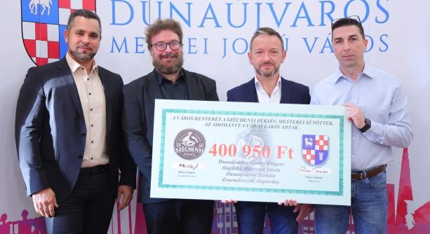 A Szonáta Zeneművészeti Alapítvány volt, a Viadana Kamarakórus lesz a támogatott