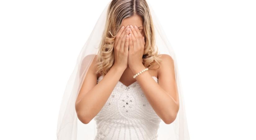 Elküldi az anyós a ruháját a menyasszonynak: amikor meglátja, sokkot kap - Videó