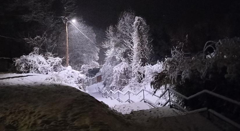 Látványos videókon és fotókon a szombati Veszprém megyei havazás