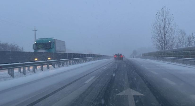A havazás miatt veszélyes a közlekedés ezen a dunántúli főúton - olvasói fotó
