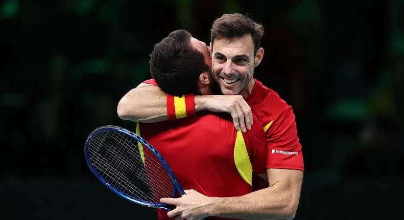 Tenisz: a spanyolokkal játszanak az olaszok a Davis-kupa döntőjében