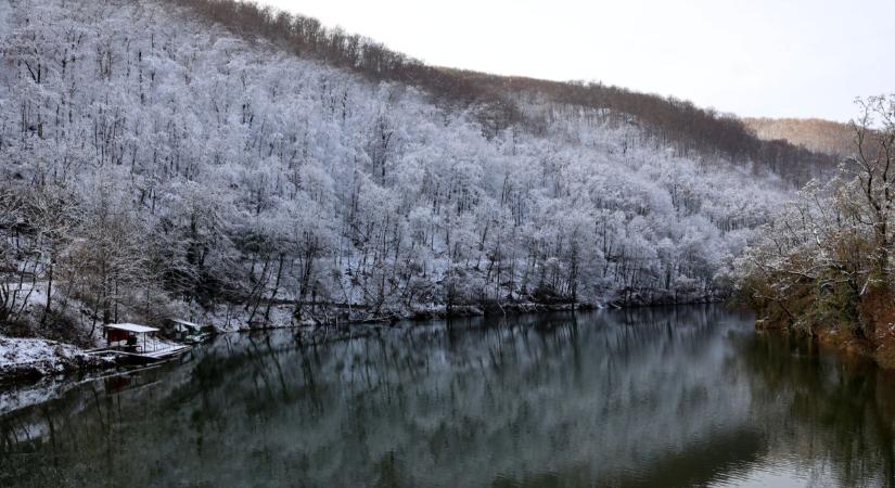 Kezdődik! Több helyen okoz fennakadást a havazás Magyarországon: óriási a káosz