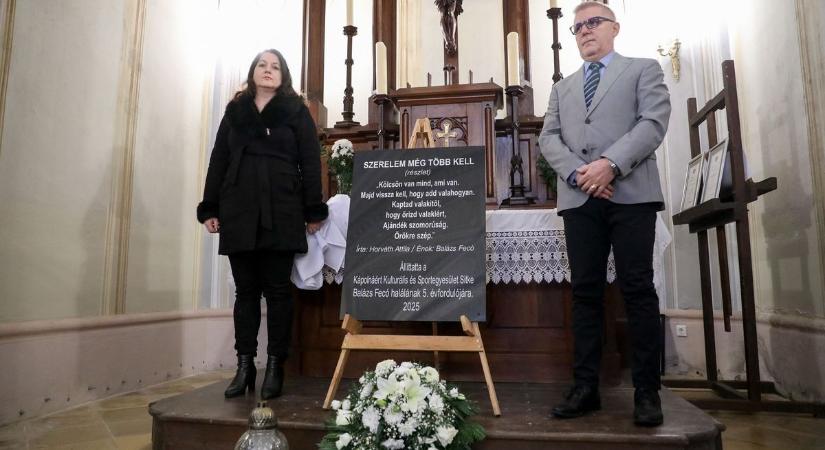 Balázs Fecó emléktáblát kapott a kápolnadombon halálának 5. évfordulóján