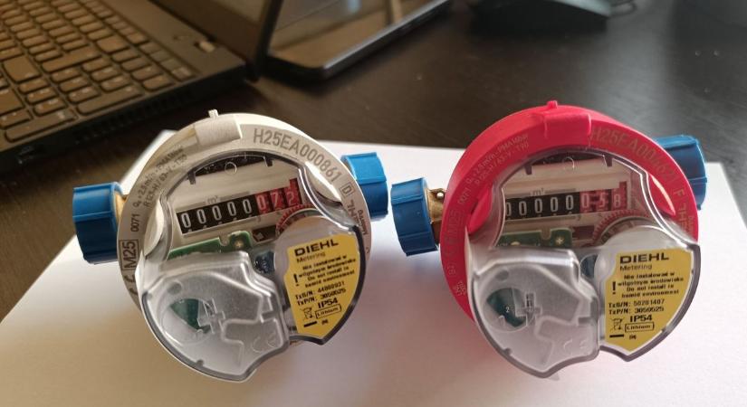 Ebben a zalai tízemeletesben az összes fogyasztásmérő már rádiós – Ezzel együtt vége a sumákolásnak