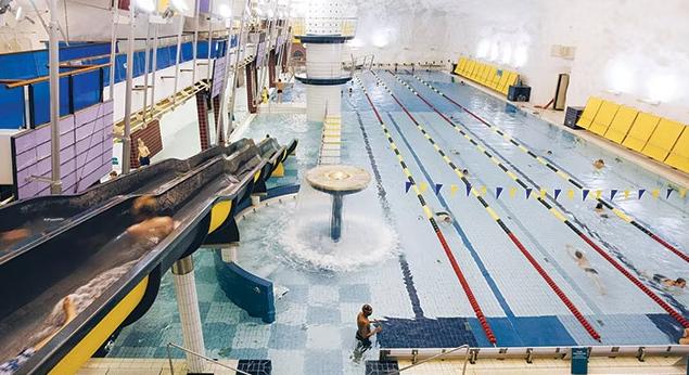 Játszótér és uszoda az atombunkerben. Helsinki föld alatti titkai.