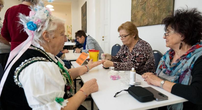Olyan sokan kérdeztek, hogy alig győzték a szakértők az egri világnapon