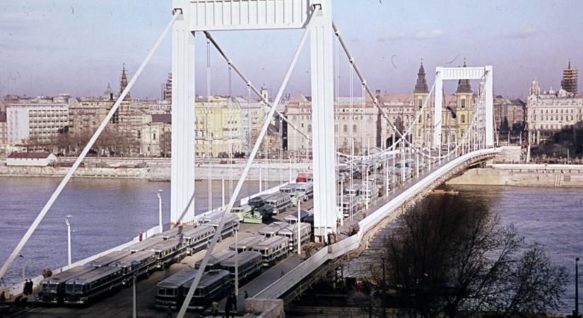 Húsz évre eltűnt az Erzsébet híd Budapestről