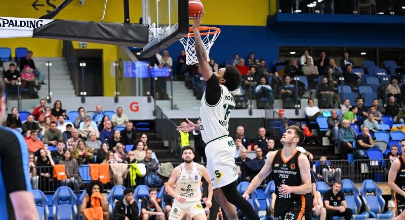 Együtt a tábor és a csapat – győzelem a Pécs ellen