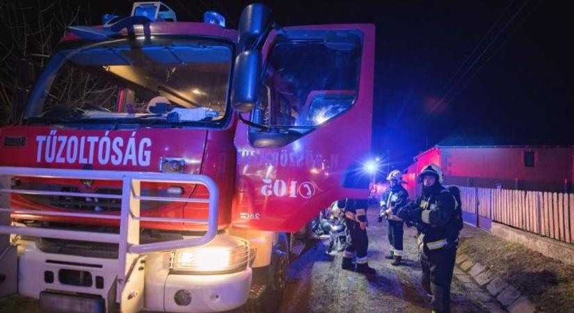 Nagy a baj: egy lakóépület lángolt Pécsen