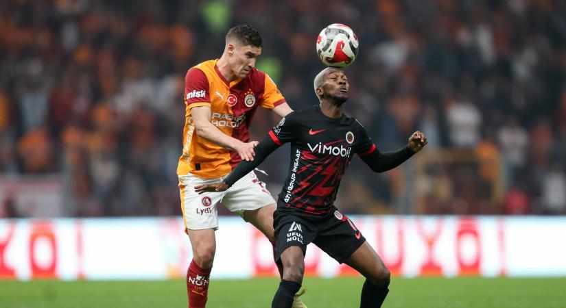 Durva karate mozdulat: Sallait megint kiállították – VIDEÓ