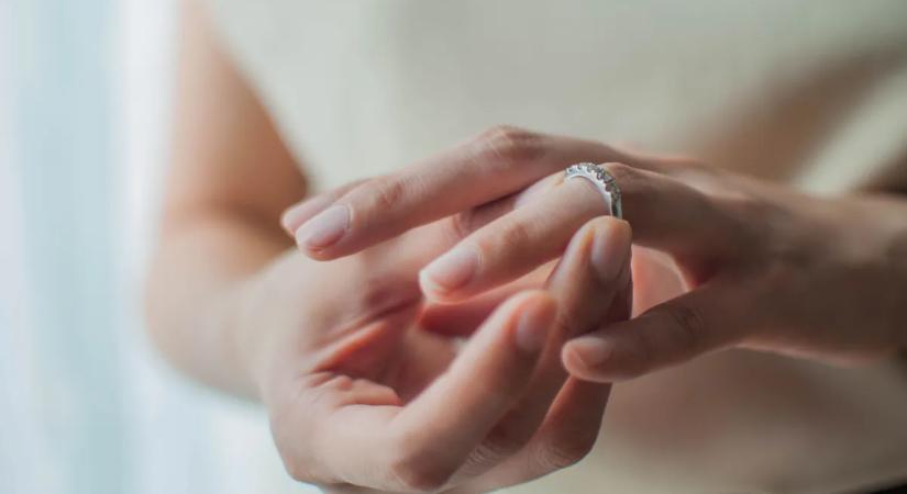 „Elhagytam a férjem, hogy új életet kezdjek a szeretőmmel, de most egyedül maradtam, mert ő a családját választotta helyettem”