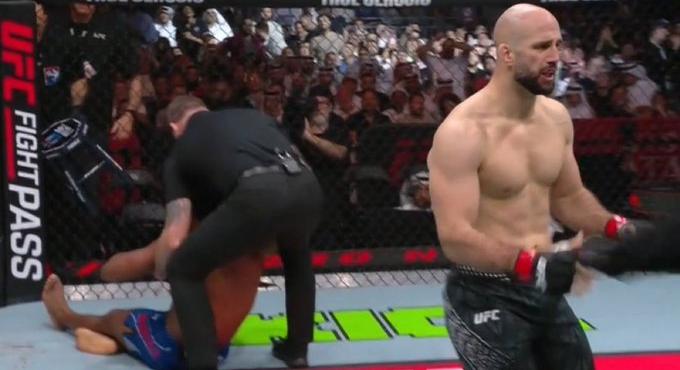 Volkan Oezdemir kiütötte Alonzo Menifieldet!