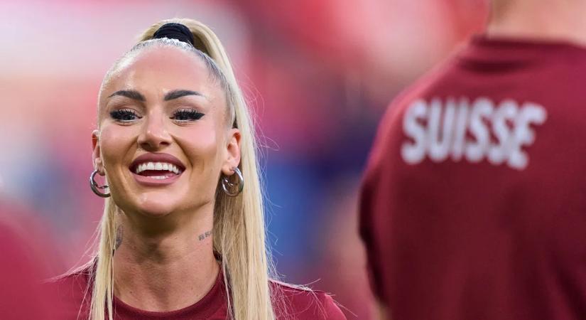 Lecsúszott a nadrág, meztelenre vetkőzött Alisha Lehmann