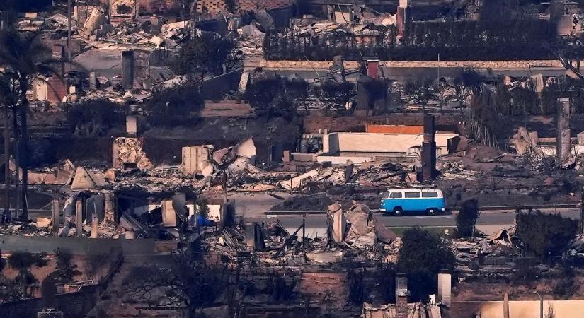 Ilyen nincs! Feltámadt a Los Angeles-i infernót túlélő VW-busz!