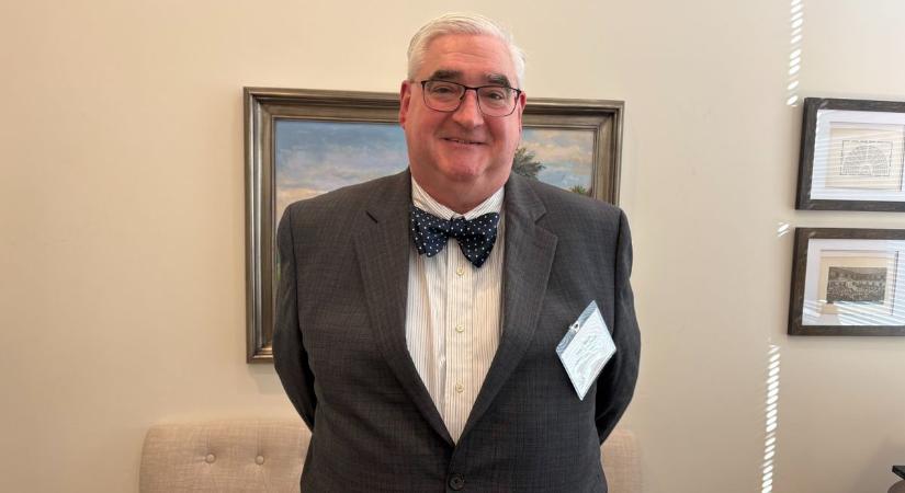 Kereszténynek és amerikainak lenni jó! – Biden által elbocsájtott amerikai bíró a Mandinernek