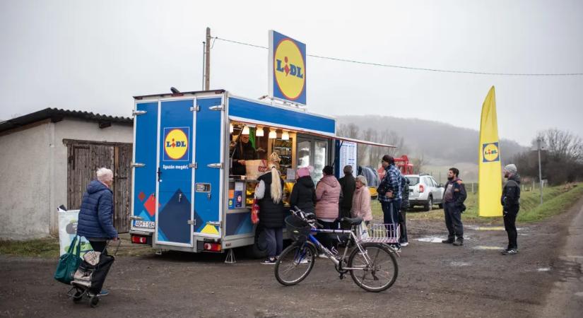 Megoldjuk mi kisbolt nélkül is, csak zavar, hogy nem előre megyünk vele, hanem hátra