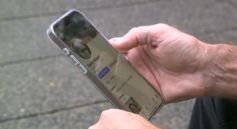 Tizenöt éve átkozzák a nők a fitneszedzőt, akinek ellopták az arcát